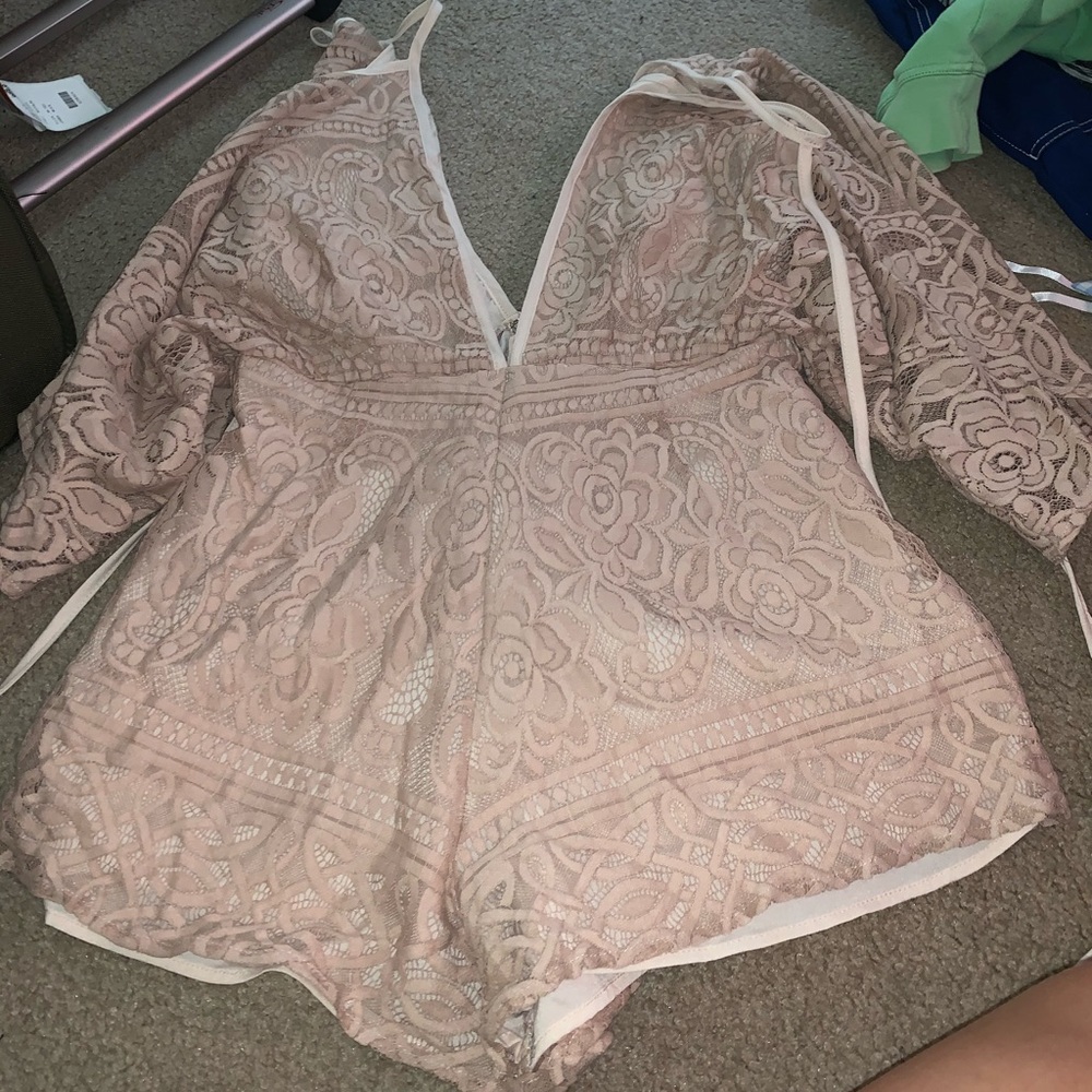 Super cute tan/ cream deep V romper Tobi NWT